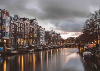 waar betaalbare bedrijfsruimte vinden in Amsterdam